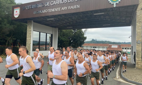 Militares do 5° RCC incentivam a cultura da paz através da atividade física