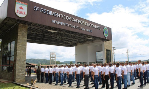 Solenidade marca a incorporação de 140 militares ao efetivo variável do 5° RCC