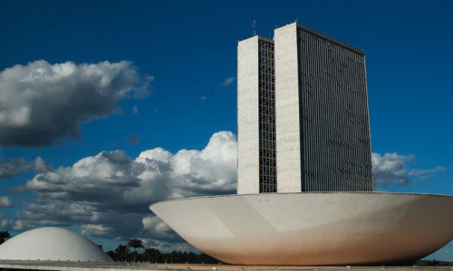 Deputados aprovam pensão especial para filhos de vítimas de feminicídio