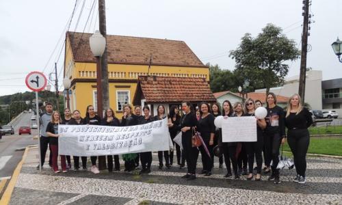 Enfermeiros e técnicos de enfermagem protestam por piso salarial em Rio Negro