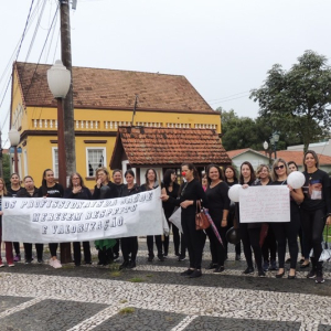 Enfermeiros e técnicos de enfermagem protestam por piso salarial em Rio Negro