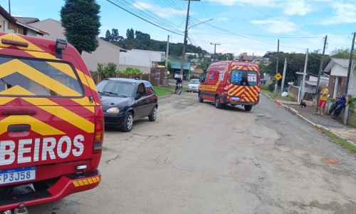 Ciclista fica ferido após colisão com carro na Vila Nova