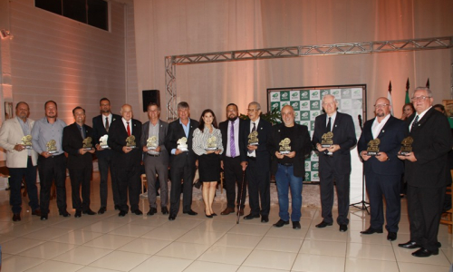 Ex-presidentes são homenageados no aniversário de 40 anos da ACI de Rio Negro