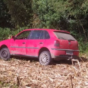 Carro que atropelou policial é encontrado abandonado em área rural