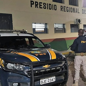 Homem foragido da Justiça é preso na BR-116, em Rio Negro