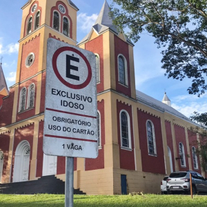 Cartão de estacionamento para idosos e pessoas com deficiência: saiba como emitir