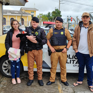 Policial mafrense salva recém-nascida engasgada