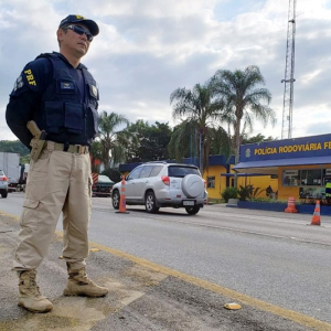 PRF vai intensificar fiscalização nas rodovias de SC durante o feriado de Tiradentes