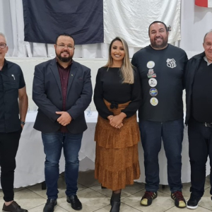 Pais e alunos da Escola de Futebol do Operário recebem orientações sobre carreira, saúde e esporte