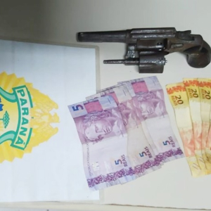 Adolescente é apreendido com revólver e dinheiro no Campo do Gado