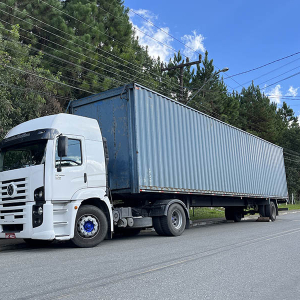 Carreta furtada com carga de refrigeradores é recuperada na BR-116