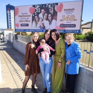 Uninter homenageia mães com concurso de fotos online