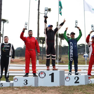 Piloto mafrense conquista vitória no Campeonato Sul-Brasileiro de Velocidade na Terra