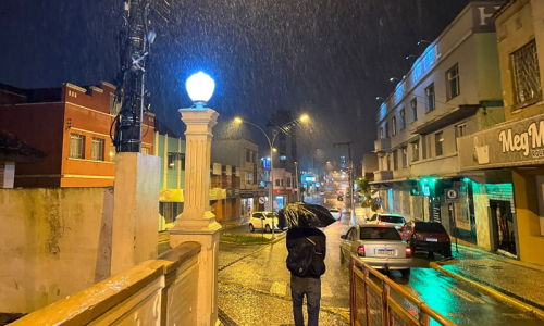 Chuva e frio intenso deixam SC em alerta no restante da semana