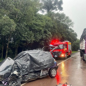 Homem e idosa morrem em grave acidente na BR-116