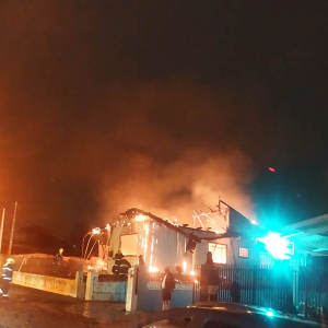 Incêndio destrói casa onde morava idoso de 100 anos