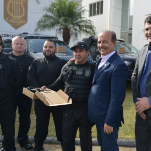 Em Mafra, Jorginho Mello entrega viaturas e equipamentos para polícias Civil e Penal
