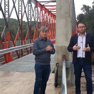 Prefeito faz viagem inusitada para elogiar obra em outra cidade