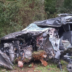 Casal fica gravemente ferido em acidente na BR-116
