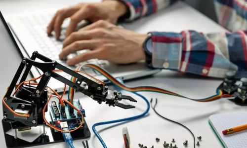 Inscrições abertas para cursos gratuitos de robótica e redes de computadores; veja como participar