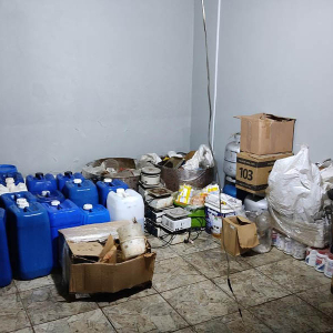 Laboratório que produzia ecstasy para venda em Rio Negro é desmantelado em operação policial