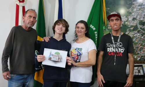 Aluno vence concurso e assina logotipo dos 105 anos de Itaiópolis