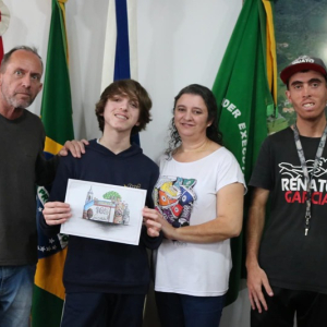 Aluno vence concurso e assina logotipo dos 105 anos de Itaiópolis
