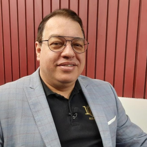 Pastor inspira comunidade através de projetos sociais e grupos de oração