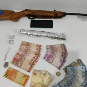Suspeito de tráfico de drogas é preso pela Polícia Militar