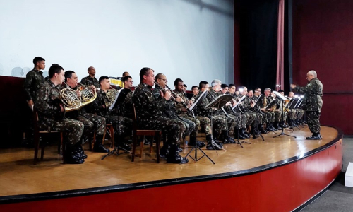 Banda da 5ª Brigada de Cavalaria Blindada se apresenta em Mafra