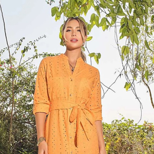 A elegância e versatilidade do vestido chemise
