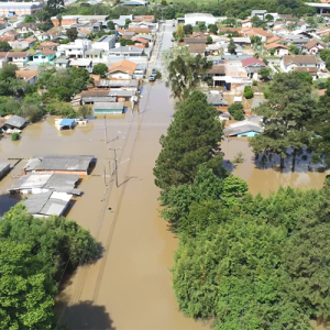 Pais de crianças que brincavam em área de correnteza são notificados