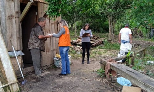 Comunidades isoladas pelas enchentes recebem doações em Rio Negro