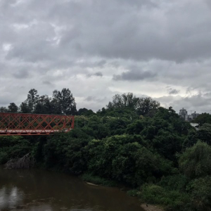 Semana começa com risco de chuva e temporais na região