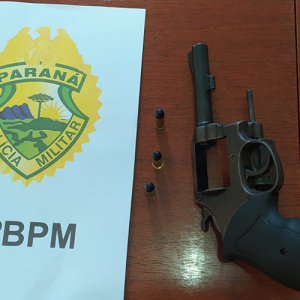 Adolescente é apreendido pela PM com arma de fogo carregada