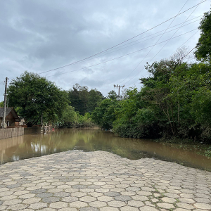 Nível do rio Negro ultrapassa 9 metros e continua subindo