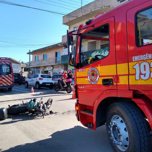 Motociclista é hospitalizado após acidente de trânsito