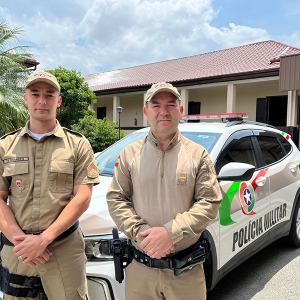 Policiais militares salvam mulher que ameaçava pular de ponte