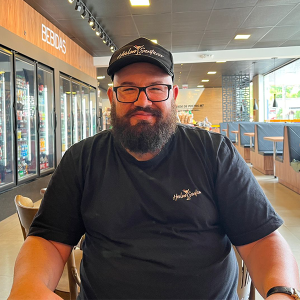 Herlon Santana faz sucesso como "barman" na região