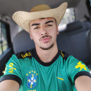 Adolescente morre em batida frontal entre moto e carro no interior