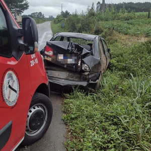 Mulher fica ferida após veículo sair da pista na SC-114