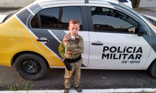 Menino comemora aniversário de 7 anos com policiais militares de Rio Negro