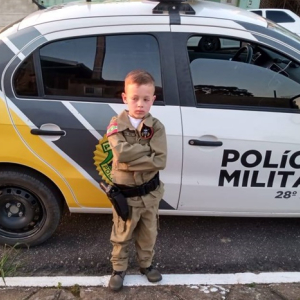 Menino comemora aniversário de 7 anos com policiais militares de Rio Negro