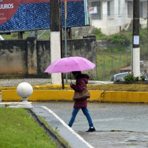 Semana será de tempo chuvoso, temporais e altas temperaturas em SC