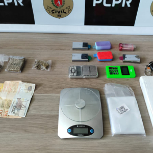 Jovem é presa suspeita de tráfico de drogas e contrabando