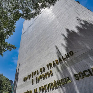 Prazo para empresas entregarem relatório salarial termina nesta quinta