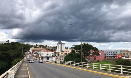 Semana inicia com pancadas de chuva e temporais localizados na tarde e noite; veja a previsão do tempo