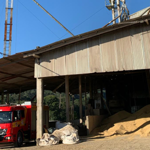 Incêndio atinge secador de cereais no interior