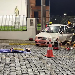 Homem e mulher ficam feridos em acidente de trânsito