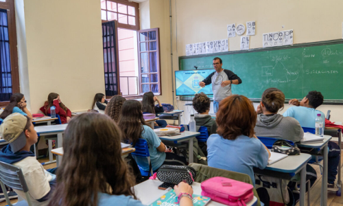 Campanha conscientiza comunidade escolar sobre importância da frequência